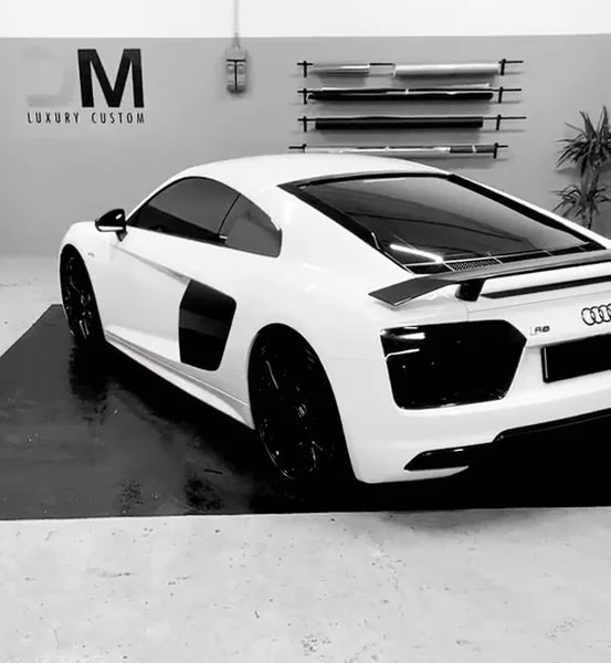 Audi R8 con la vernice bianca di fabbrica